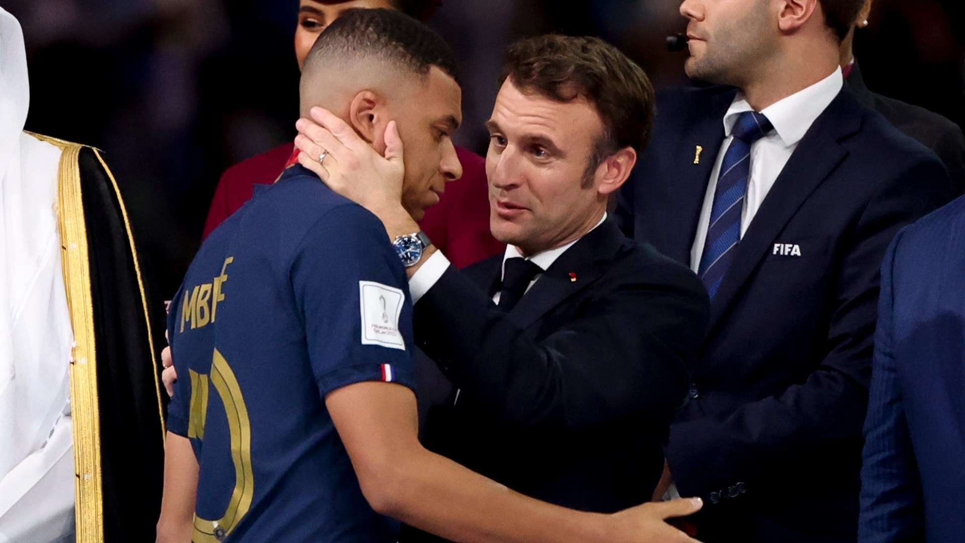 Macron Mbappe 2