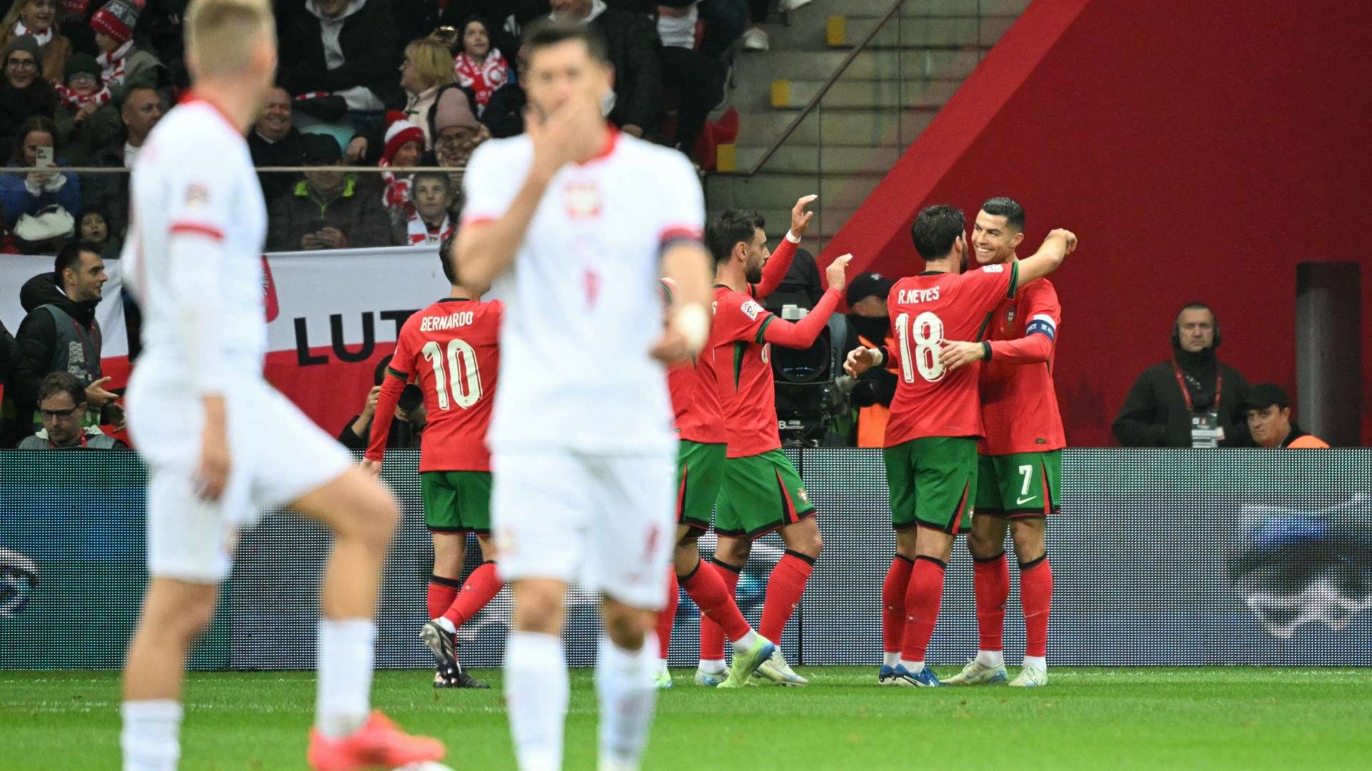 Cristiano Ronaldo Robert Lewandowski - Portugal v Poland