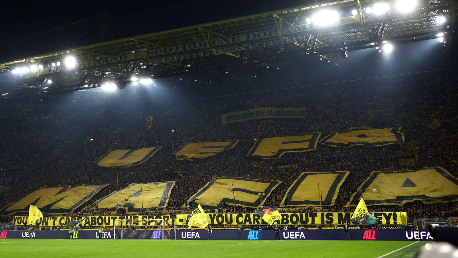 BVB Supporters UEFA MAFIA BANNER CELTIC 2024