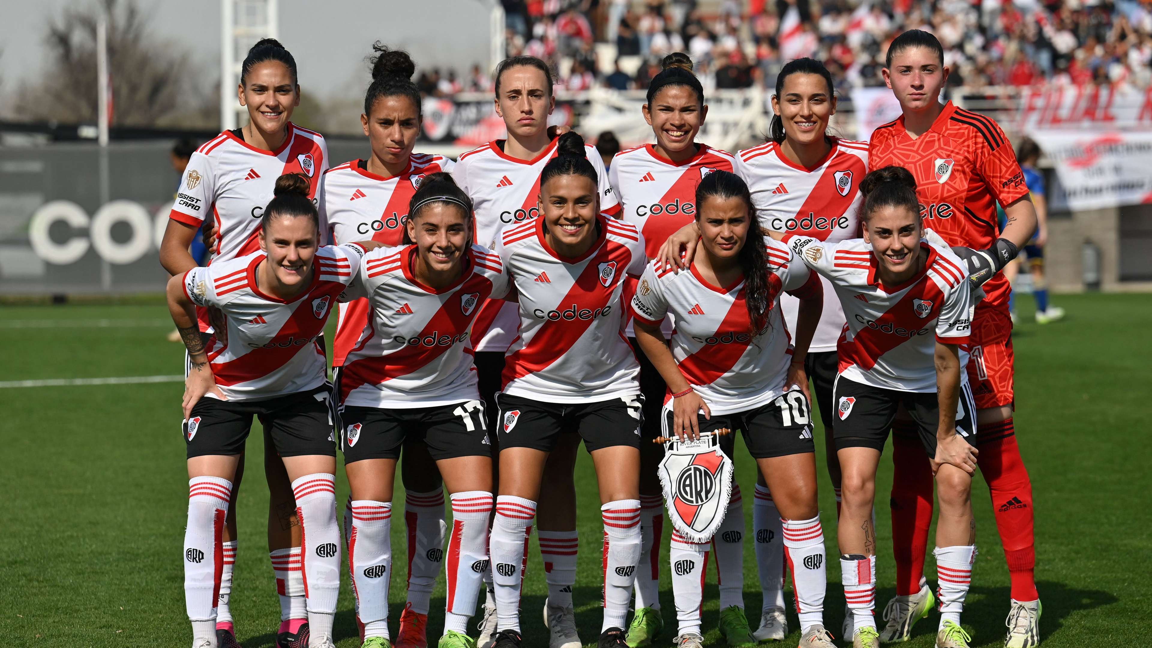 FBL-ARG-WOMEN-RIVER-BOCA