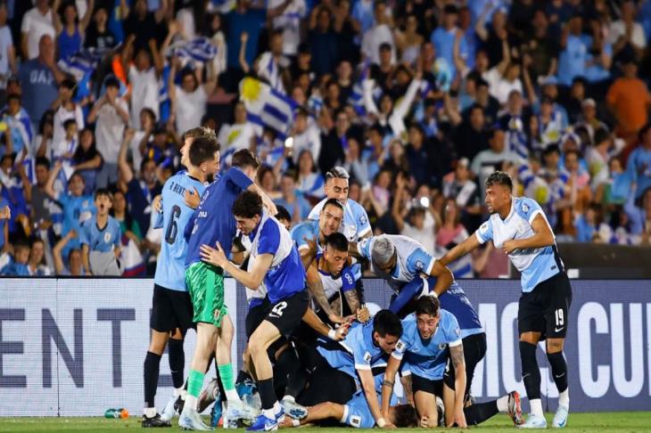 الهلال يسقط في فخ التعادل أمام ضمك بالدوري السعودي 