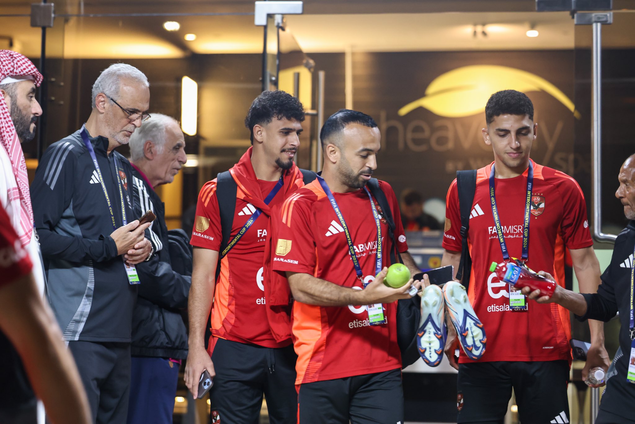 صدام القمة المنتظر: برشلونة وأتلتيكو مدريد يحسمان معركة الصدارة 