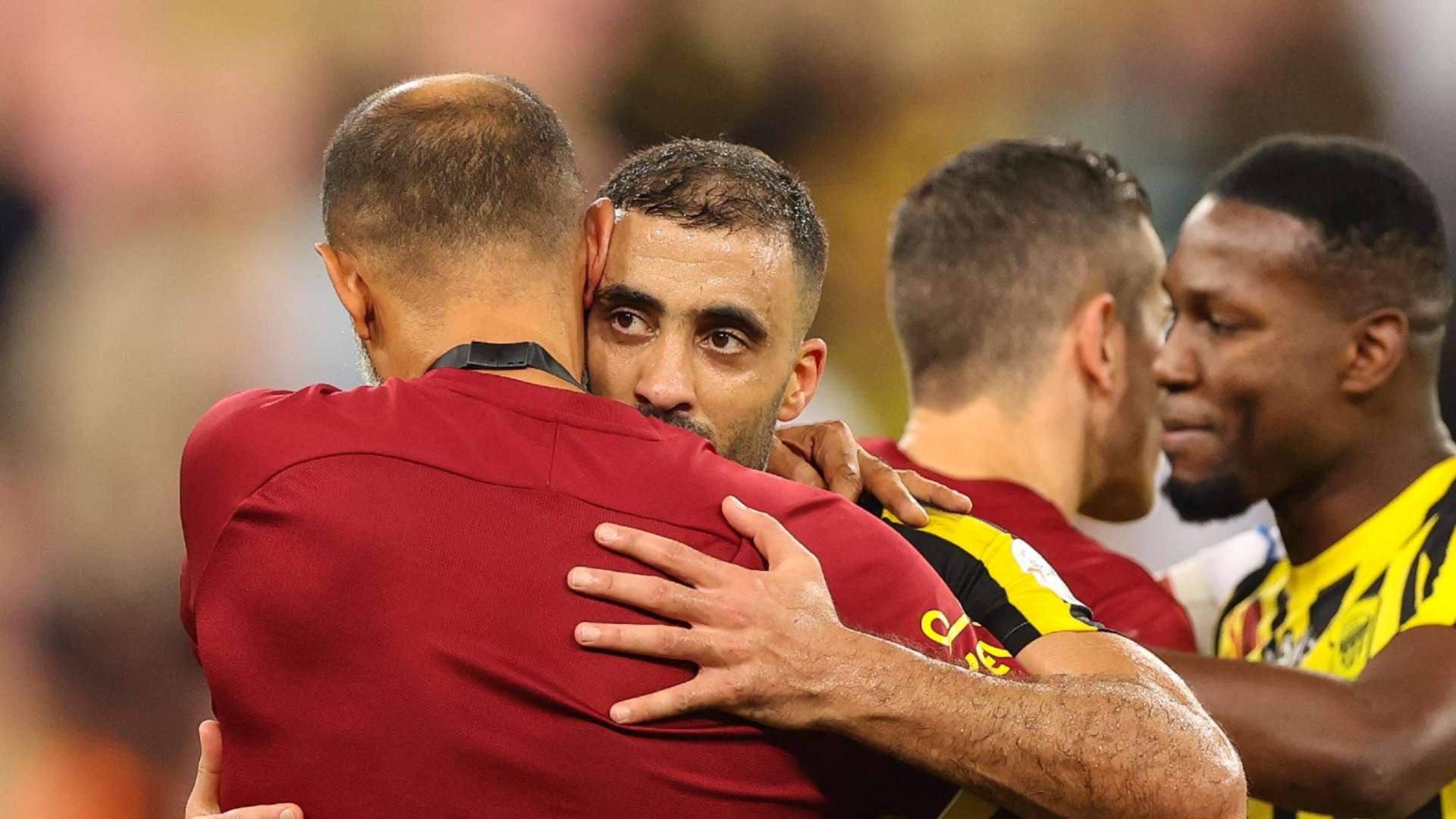 هل يمنع غالاردو نجم الاتحاد من الانتقال إلى الدوري الإنجليزي؟ 