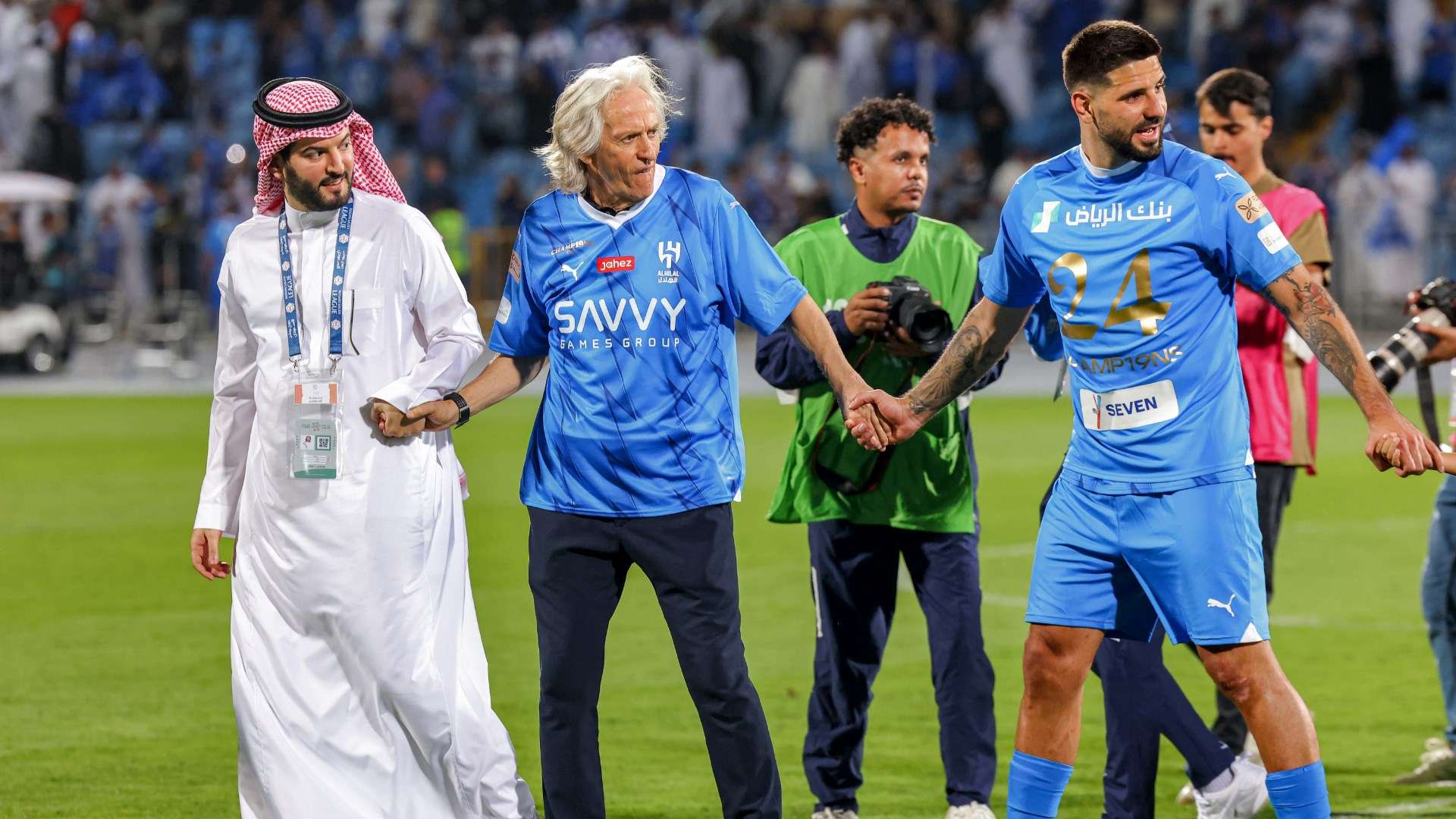 ما القنوات الناقلة لمباراة الأخدود والهلال في دوري روشن السعودي 2024-2025؟ وكيف تشاهدها عبر الإنترنت؟ | 