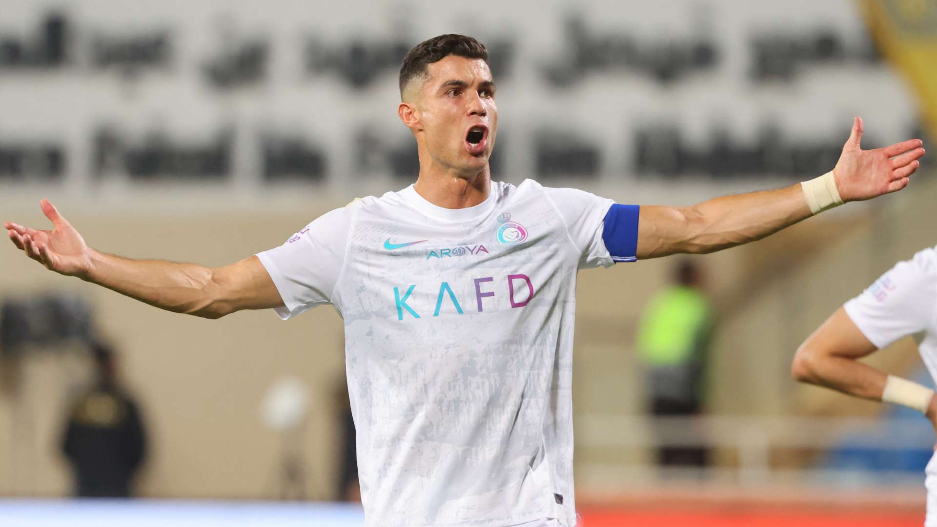 اللاعب الذي يطلب منه كارفاخال الانتقال للريال يوميًا! 