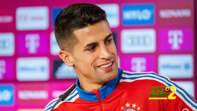 لاعب ريال بيتيس: لن نخسر أمام برشلونة على أرضنا 