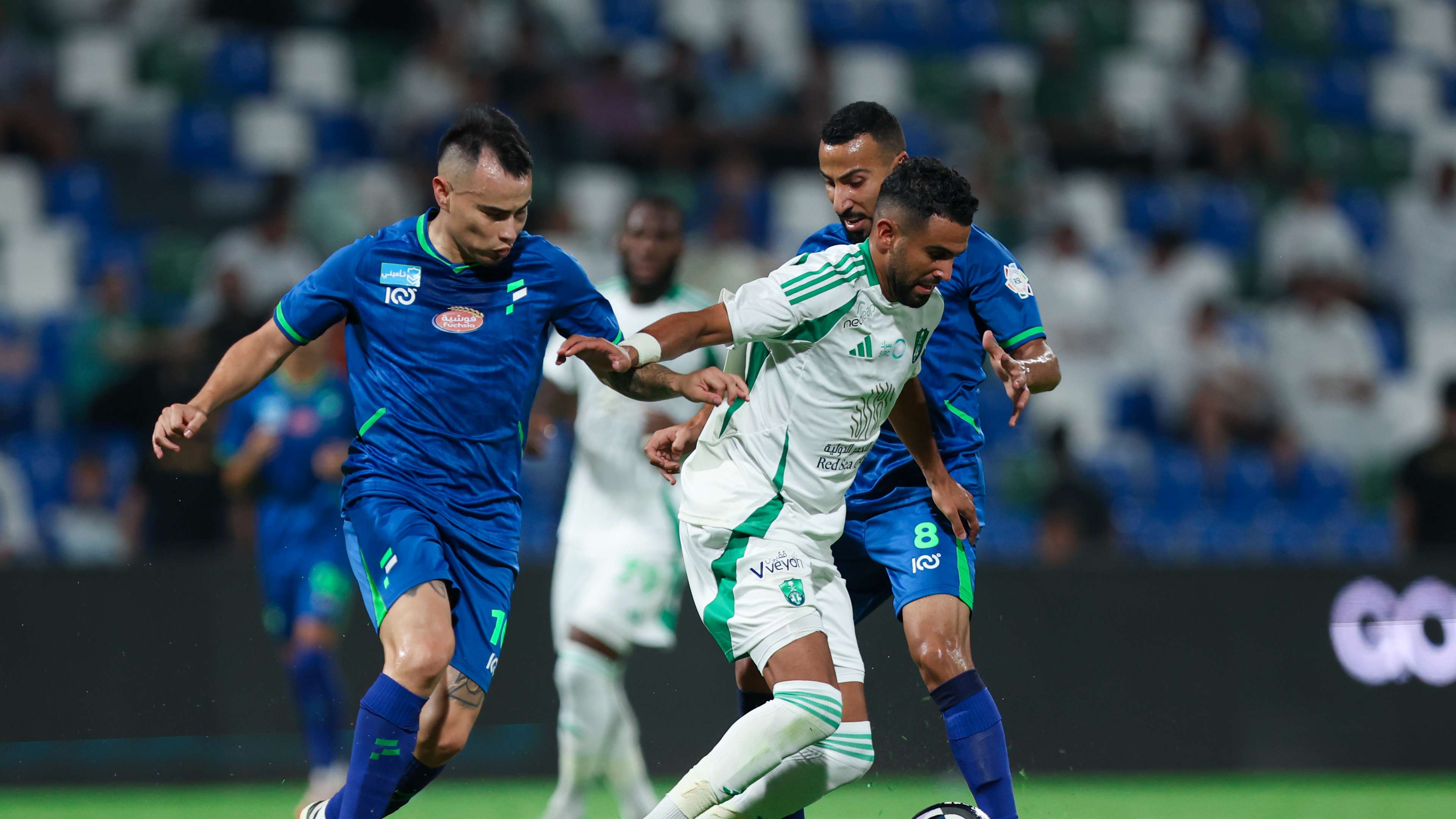 صور : وصول الهلال إلى العين 