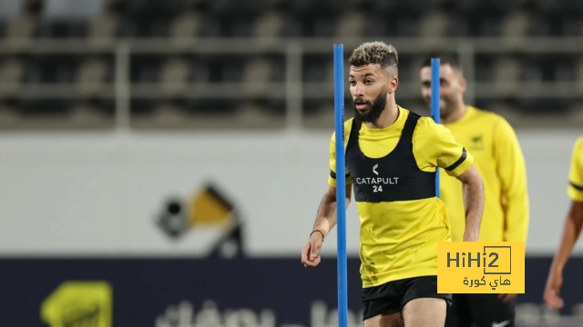 صور .. جمهور الهلال يملأ ملعب الملك فهد قبل نهائي أبطال أسيا 