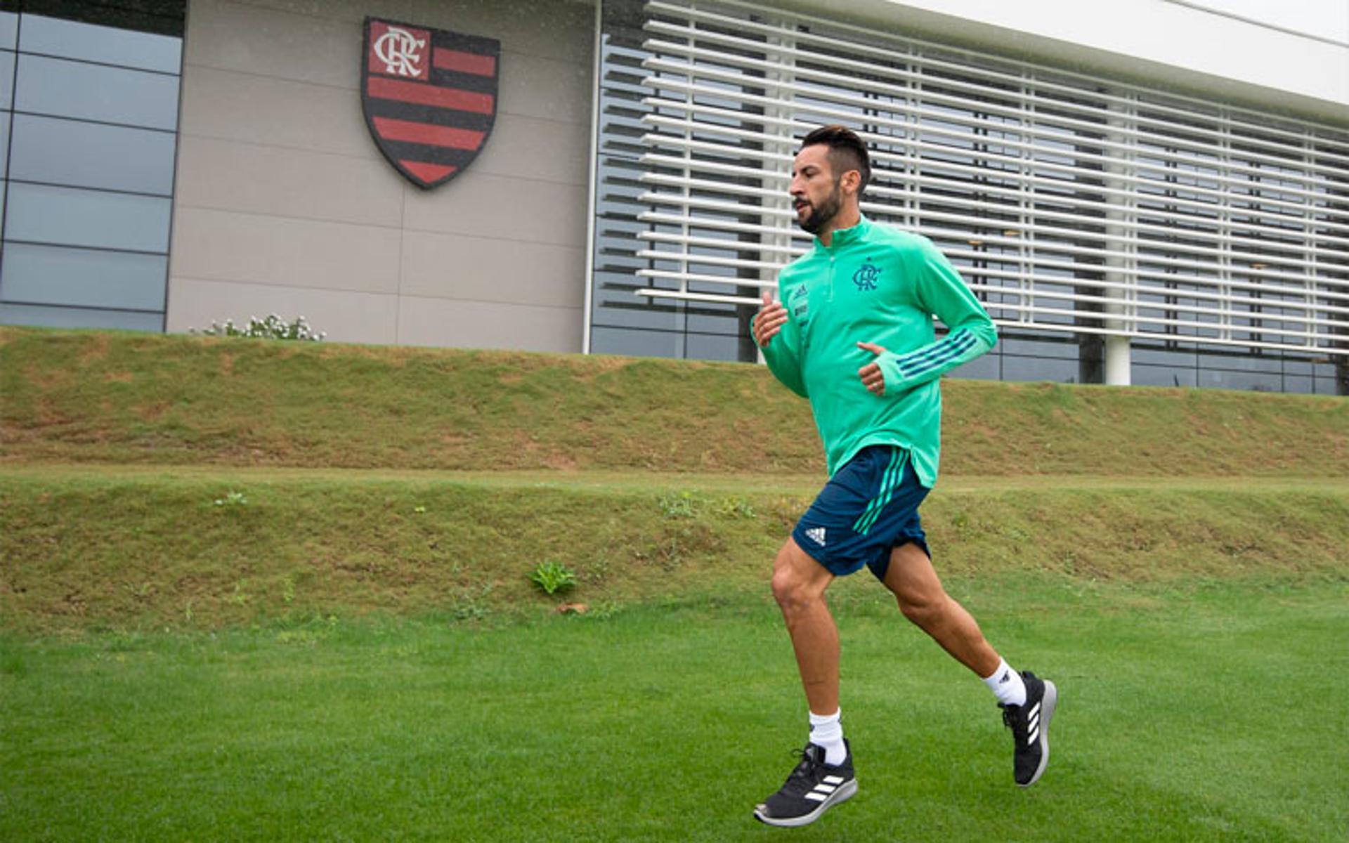 إلى ماذا يخطط جاياردو؟ .. قرار مفاجئ من مدرب الاتحاد تجاه رومارينيو وكانتي قبل كلاسيكو الهلال | 