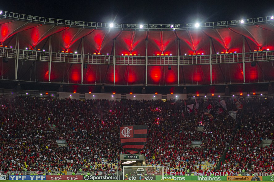 لاعب ٱيندهوفن بديل رافينيا في ليدز 