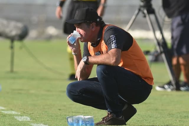 رغم الهاتريك .. مالكوم يحذر زملاءه ويؤكد: عاب الهلال أمران أمام أبها! | 