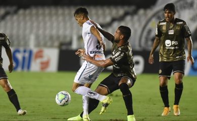 مهاجم الاتحاد في مرمى الانتقادات .. وليد الركراكي مستاء من عبدالرزاق حمد الله بعد كأس العالم | 