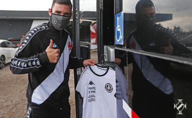 بيبي يخرج من سجن الجانرز في طريق العودة للدوري الفرنسي! 