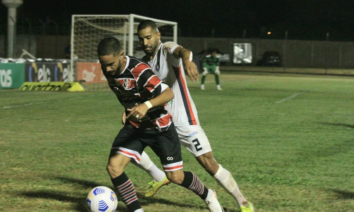 صافرة محلية تدير مباراة النصر والفتح في الدوري 