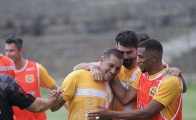 فيديو.. غولر توقع فوز تركيا على النمسا 2-1 قبل بداية المباراة 