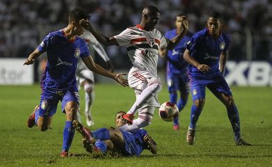 الكاميرون تصطدم بنيجيريا في موقعة نارية بثمن نهائي أمم إفريقيا 