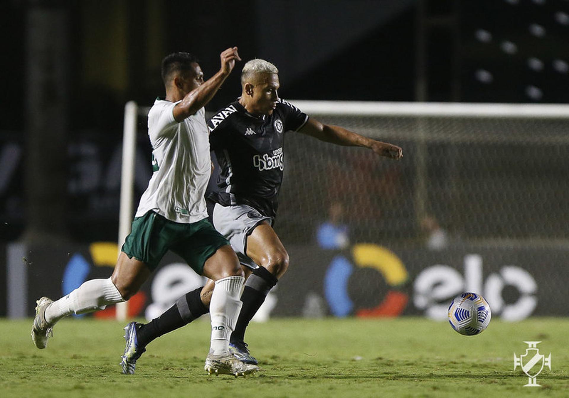 إنتر يخطف فوزًا قاتًلا من فيرونا 2-1 ويبتعد بصدارة الدورى الإيطالي.. فيديو 