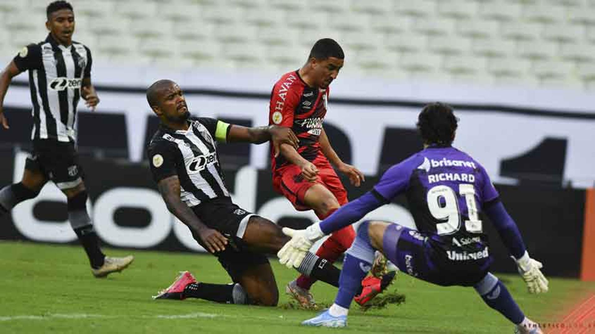 وكيل كوليبالي يوضح موقفه من الرحيل عن الهلال - Scores 