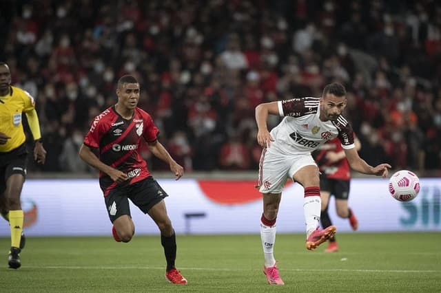 فيديو الهلال : لا للتطبيل … جيسوس سيء بكل اسف …! 