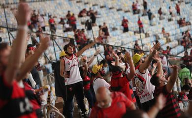 الهلال يتقدم أمام الطائي بثنائية في الشوط الأول 