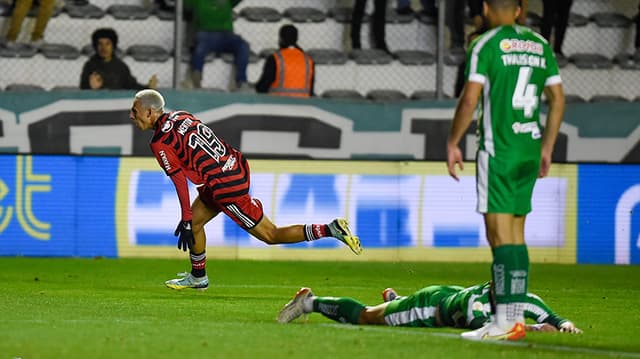 "عذب النصر كثيرًا" .. نجم الإمارات: تلقيت عرضًا رسميًا للانتقال إلى الاتحاد | 