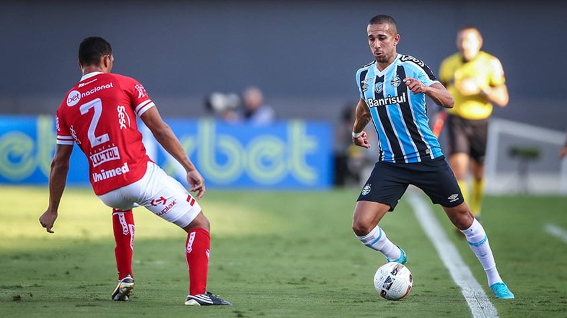 فيديو: "عاملونا مثل الهلال" .. أزمة سباهان تشعل غضب العميد ضد اتحاد الكرة! | 