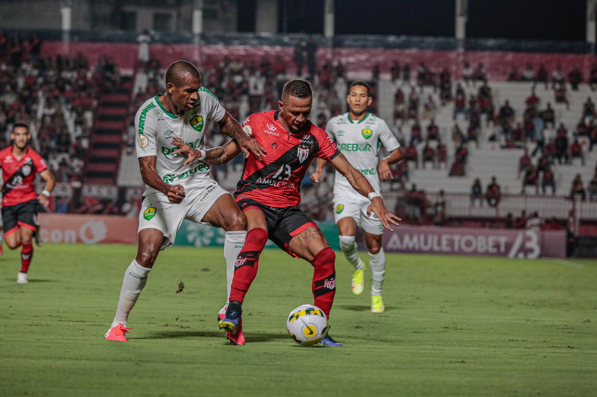 الرجاء يحسم قمة الدوري المغربي بثنائية فى شباك الوداد.. فيديو 