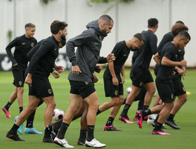 فيديو | طالب بطردها .. تصرف مشين من كريستيانو رونالدو مع حكمة ديربي الهلال والنصر | 