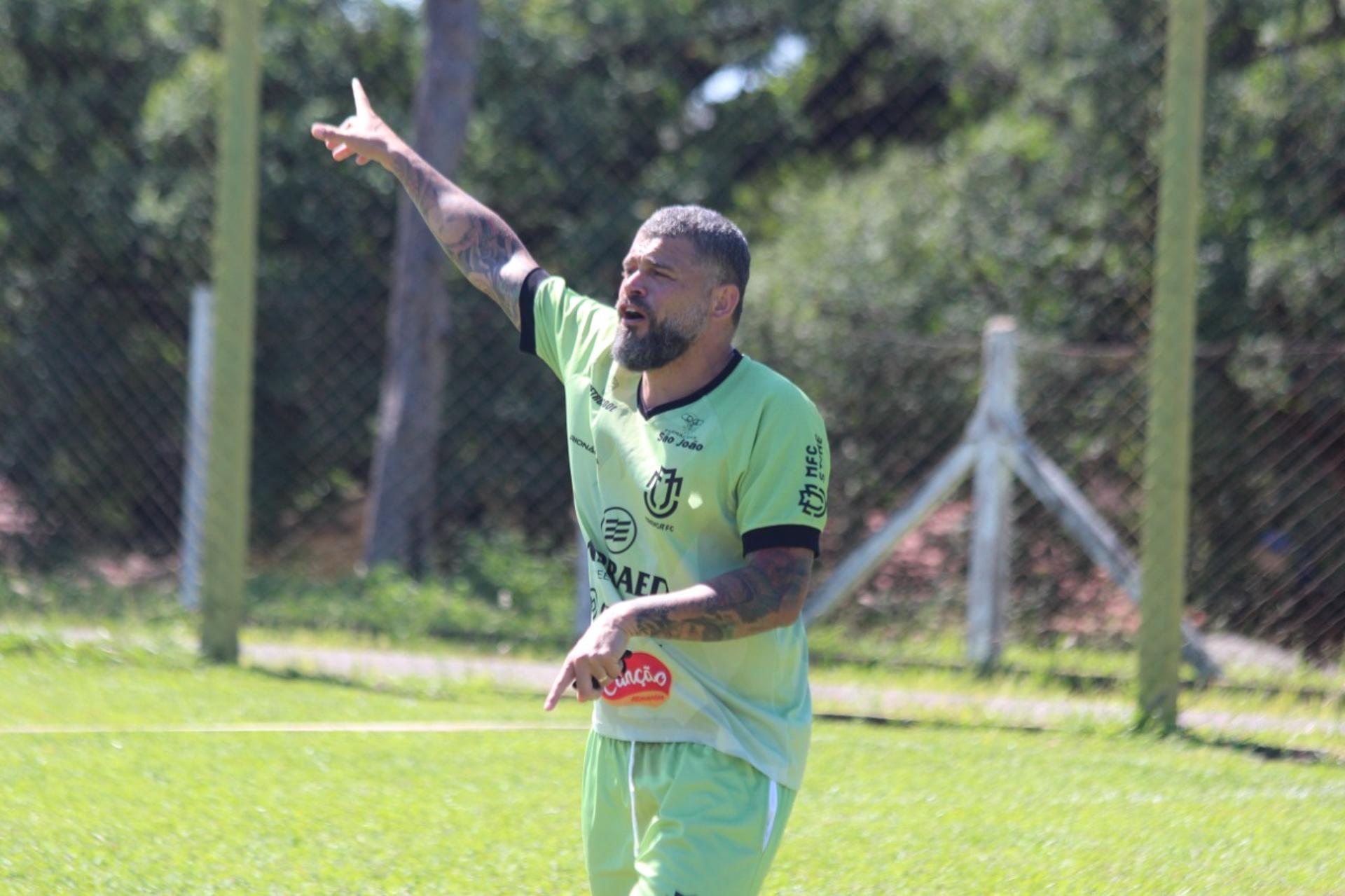 فايلر الأهلي على رادار دوري روشن 