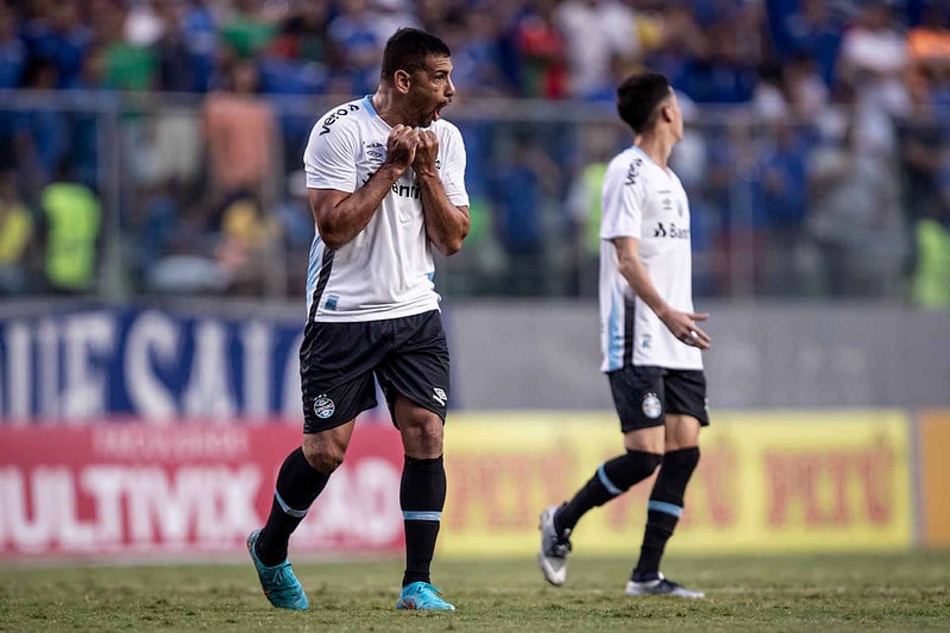 صور: الهلال يتجه إلى ملعب أزادي 