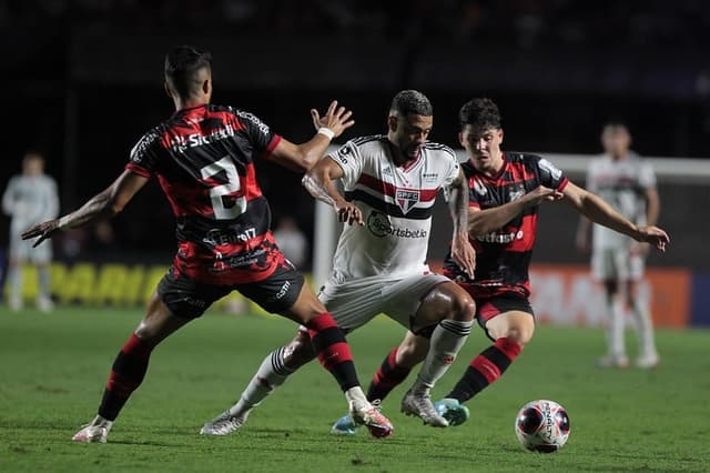 هذا اللاعب سبب إقناع بينتو بالانتقال إلى النصر 