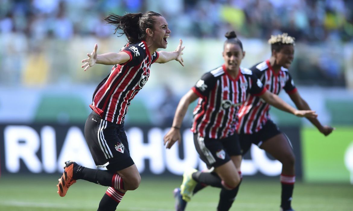 شاهد أهداف مباراة الأهلي والتعاون في الدوري 