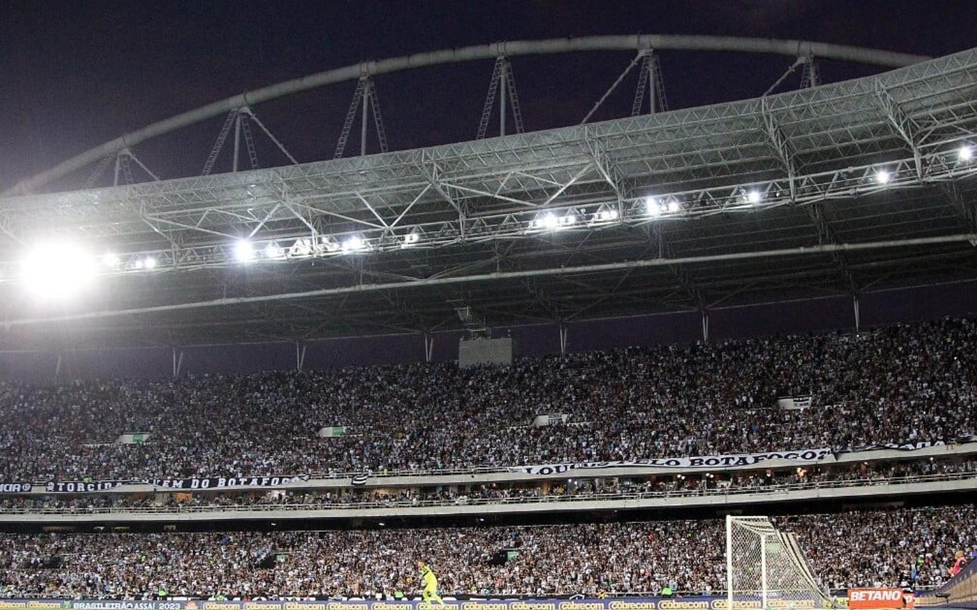 بعد المطالبات الجماهيرية .. قيود سعودية جديدة "تصعب" إقالة جيسوس ونونو سانتو من الهلال والاتحاد! | 