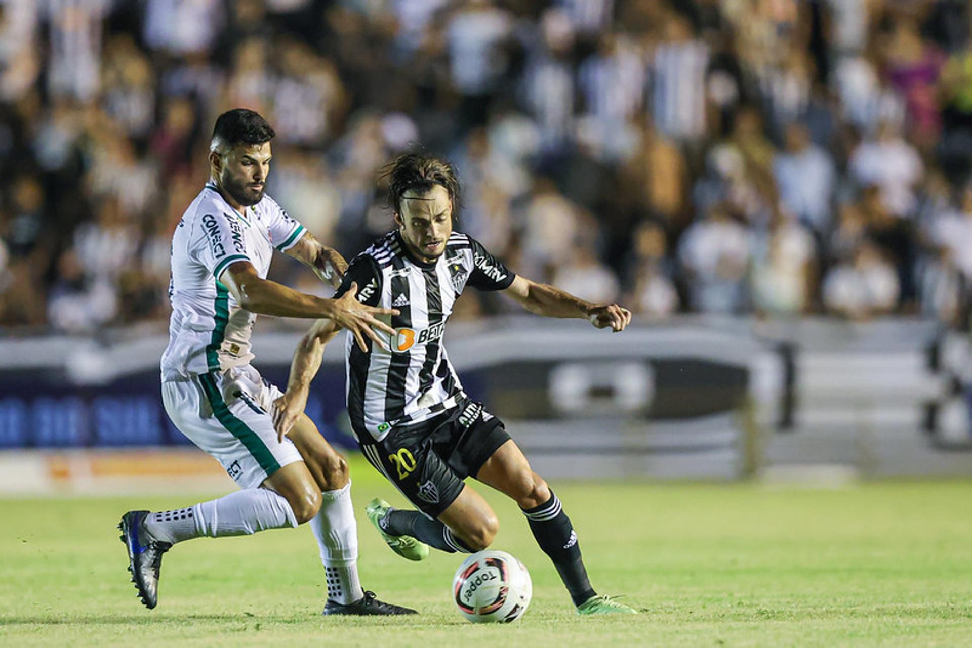 رفض معاملة ممفيس ديباي كلاعب الاتحاد .. رونالد كومان: بعد بيرجفاين والسعودية عليّ أن أكون حذرًا! | 