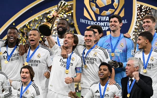 مودريتش : أفتقد راكيتيتش في المنتخب 