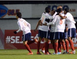 هل يستعين غالاردو بمدرب العين لفك شفرة دفاع الهلال؟ 