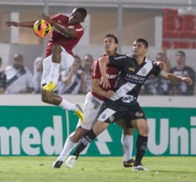 اصرخوا في نونو سانتو .. بقاء عبد الرزاق حمد الله في الاتحاد "مفسدة"! | 